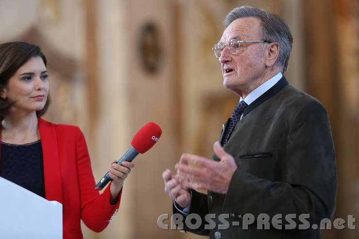 2014.06.03_19.05.35_02.jpg - Dr. Franz Überlacker spricht über die Bedeutung der Geisteswissenschaften in unserer technologischen Welt. Er unterrichtete Latein und Geschichte im Stiftsgymnasium Seitenstetten - auch Abt Petrus hat bei ihm maturiert.