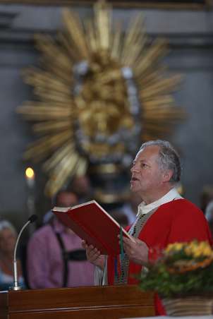 Firmung mit Abt Petrus Pilsinger und Altabt Johannes Gartner (08h)