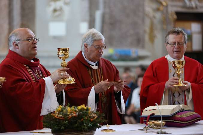 Firmung mit Abt Petrus Pilsinger und Altabt Johannes Gartner (08h)