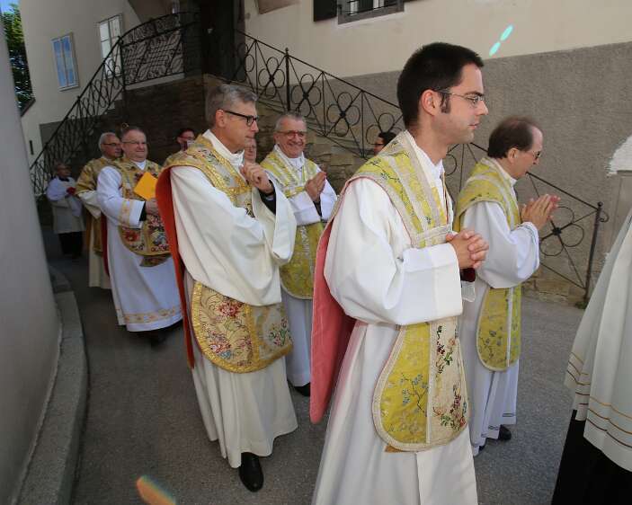 Altarweihe mit Nuntius Zurbriggen