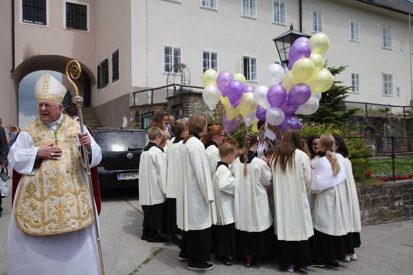 Altarweihe mit Nuntius Zurbriggen