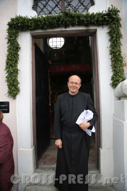 2016.04.03_15.33.43.JPG - P.Francesco in der Barmherzigkeitspforte.