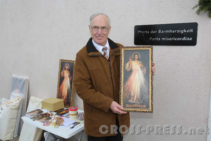2016.04.03_15.42.44.JPG - Herr Aigner von Jüngergemeinschaft mit Bild des Barmherzigen Jesus.