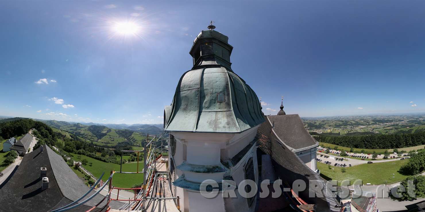 2017.06.11_11.59.40-12.00.52-6 images.jpg - Blick auf den Ostturm der Basilika.