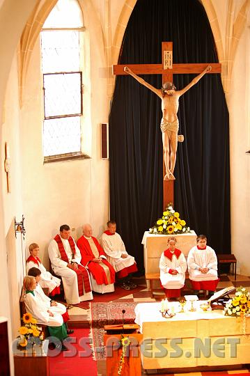 2008.09.14_09.03.21.JPG - "Wenn ich von der Erde erh�ht bin, werde ich alle an mich ziehen", sagt Jesus. Passendes Ambiente zum Fest der Kreuzerh�hung.