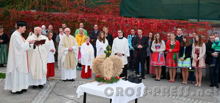 2016.10.16_09.07.19.JPG - Dankgebet von Abt Petrus.