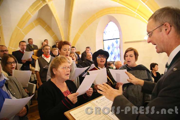 2016.10.16_09.32.29_38.JPG - Kirchenchor unter der Leitung von Ernst Michlmayr.