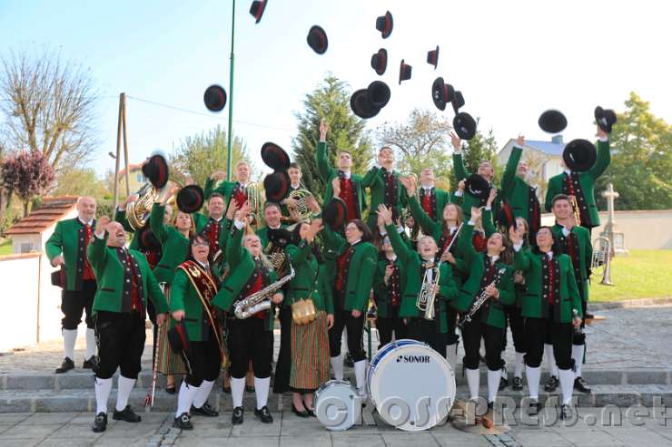 2016.10.16_11.48.13_00.JPG - Johannser Dorfmusikkapelle beim Huthochwerfen.  :)