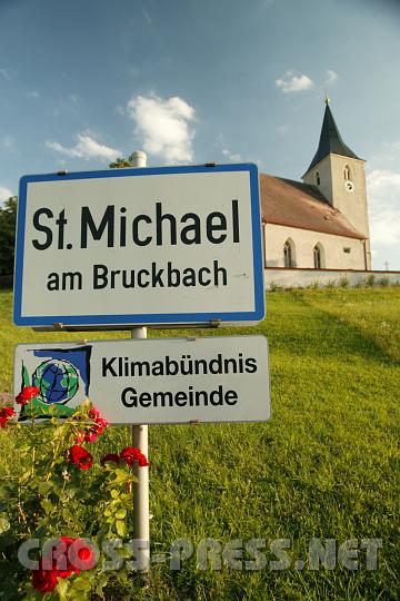 2003.07.11_19.47.54.JPG - In der Pfarrgemeinde St.Michael herrscht ein gutes Klima. :)