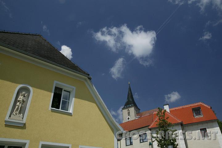 2008.07.27_12.29.20.JPG - Auch die Kinder des Kindergatens werden von Erzengel Michael beh�tet.