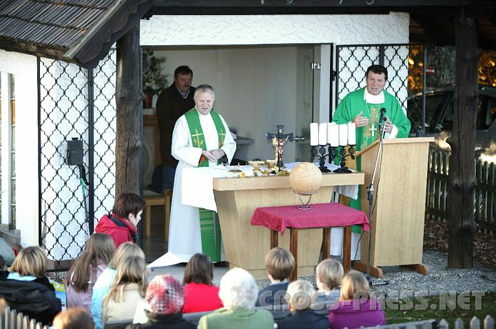 2008.10.26_16.43.47.JPG - Abt Berthold Heigl und Pater Franz H�rmann zelebrierten den Dankgottesdienst zum Thema "Sch�pfung".