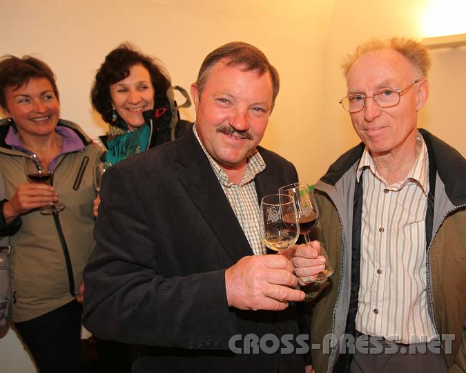 2010.05.28_23.36.36_01.jpg - "Mesnertreffen": der Mesner von St.Michael st�� mit seinem Kollegen an, dem pensionierten Mesner der Stiftskirche Seitenstetten.