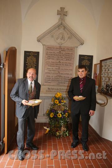 2012.10.07_10.38.03.jpg - Freiwillige Spenden für Pfarre und Pfarrfest.