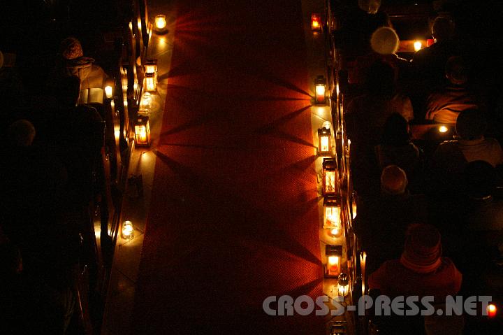 2008.12.20_06.45.34.JPG - Die Lichter weisen den Weg zum Herrn.  :)