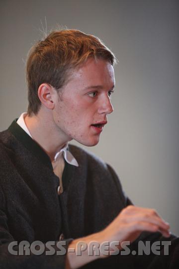 2009.09.27_09.06.59.jpg - Leiter des Landjugendchors Robert Wieser.