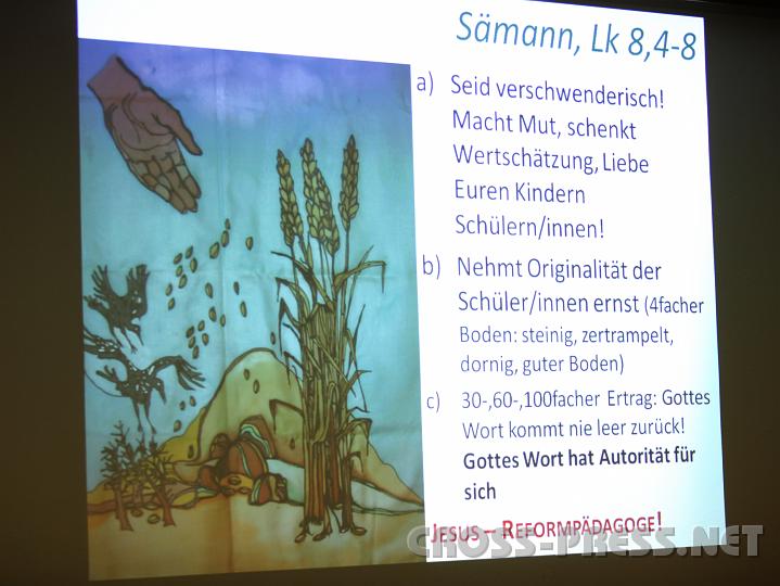 2009.11.18_20.58.07.jpg - Abschlussbild der Pr�sentation von Mag. Merkinger:   "Seid verschwenderisch in der relig�sen Erziehung und bliebt locker, denn Gottes Wort hat Autorit�t f�r sich !"