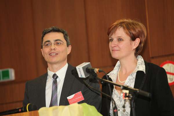 Sendungsfeier der V. Salzburger Familienakademie Dr. Peter und Roswitha Hamedinger aus Michelhausen referieren zum Thema "Orientierung in einer verwirrten Zeit".