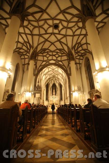 2014.11.23_17.13.37.jpg - Pfarrkirche mit Kreuzrippengewölbe