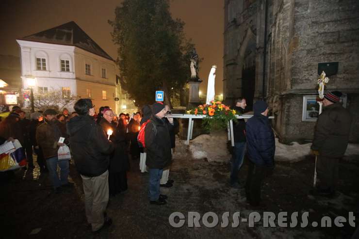 2017.02.02_17.57.41.JPG - ... hinauf zur Stadtpfarrkirche.