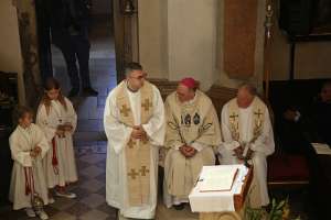 Goldhauben und Trachten-Wallfahrt