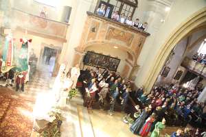 Goldhauben und Trachten-Wallfahrt