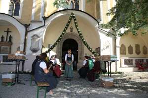 Goldhauben und Trachten-Wallfahrt