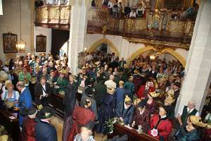 Goldhauben und Trachten-Wallfahrt