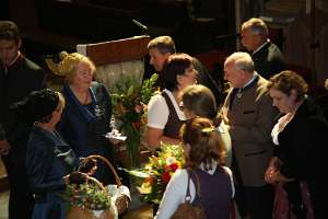Goldhauben und Trachten-Wallfahrt