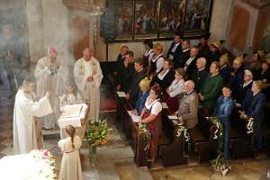 Goldhauben und Trachten-Wallfahrt
