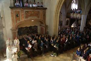 Goldhauben und Trachten-Wallfahrt