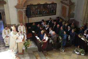 Goldhauben und Trachten-Wallfahrt