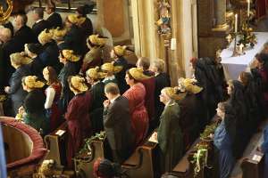 Goldhauben und Trachten-Wallfahrt