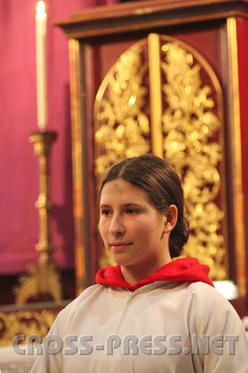 2010.02.17_19.23.35.jpg - Ein Schatz vor dem Tabernakel: von Gott begeisterte Jugendliche sind der gr��te Reichtum eines Volkes !  :)