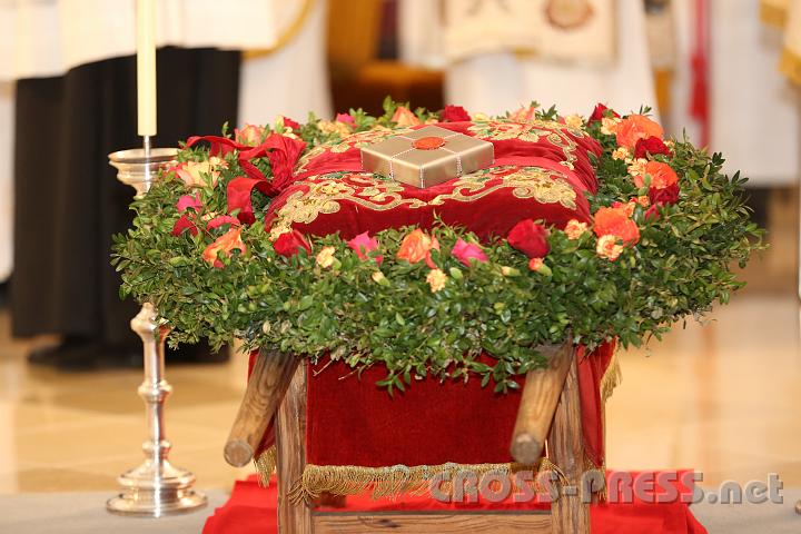 2013.11.10_09.41.51.jpg - Die Reliquien der Seligen Franz Jägerstätter, Maria Theresia Ledochowska, Jakob Kern und Hildegard Burjan.