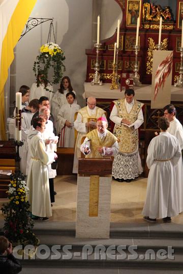 2013.11.10_09.48.27.jpg - Segnung des neuen Ambo