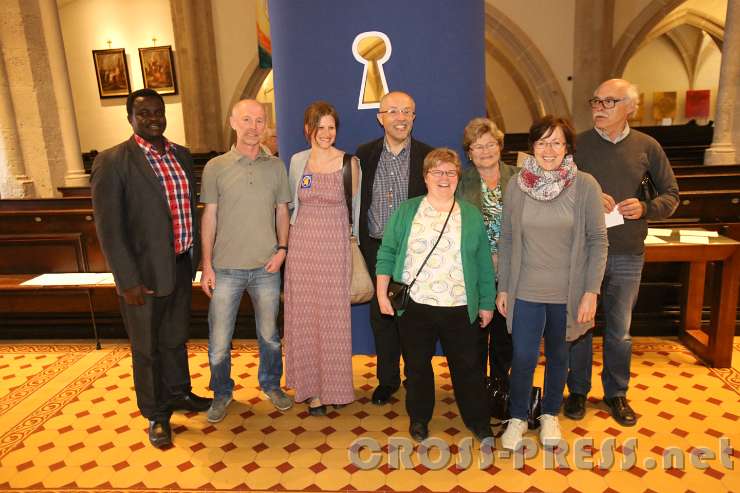 2015.05.29_20.14.42.JPG - Künstler und Besucher.