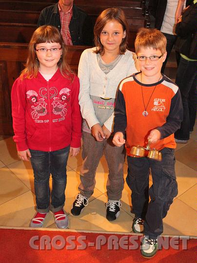 2010.05.28_20.26.48_01.jpg - Theresa Haslinger, Vanessa Kammerhofer und Dominik Breitenberger bei der "Klingelprobe".