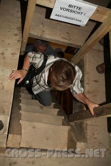 2010.05.28_20.52.59.jpg - ...enge, steile Treppen: es herrschte Einbahnverkehr, zeitweise mit l�ngeren Wartezeiten wegen des gro�en Andrangs.