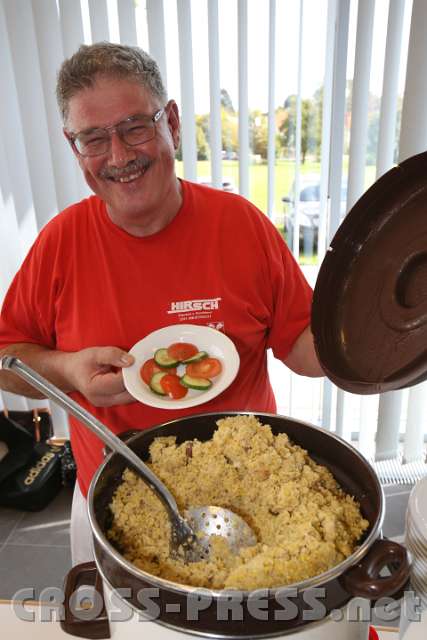 2014.09.21_10.40.42.jpg - Ein indisches Gericht, neuen Herrn Pfarrer zu Ehren.  :)