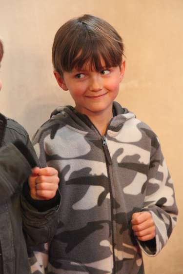 2011.04.28_08.14.57 Es wird mit unsichtbaren Kerzen ge�bt. :)