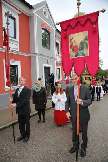 Erstkommunion 2016 in Wolfsbach Abmarsch zur Kirche