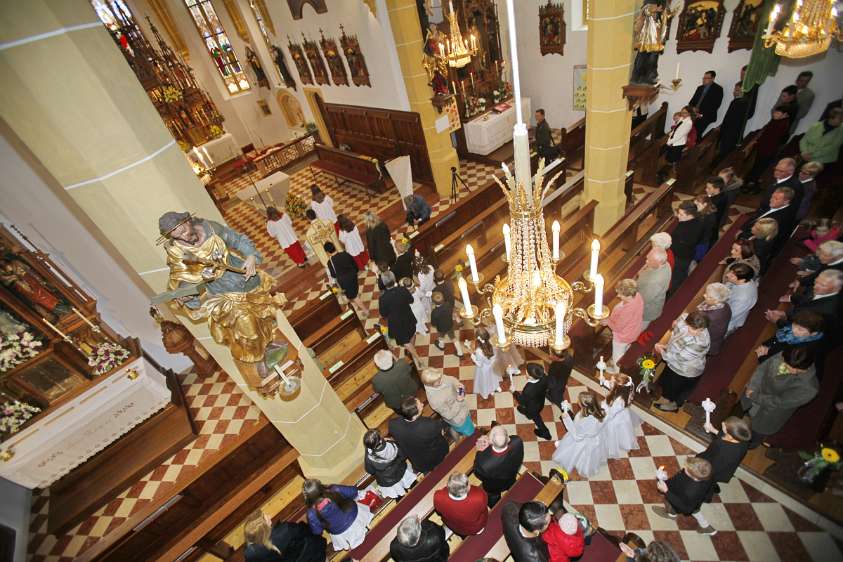 Erstkommunion 2016 in Wolfsbach Einzug