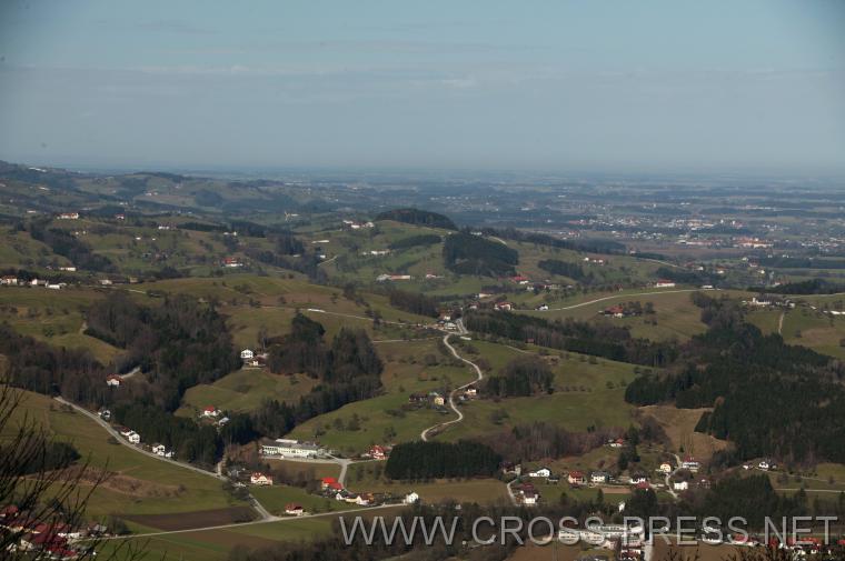 06.04.01_034 View from Sonntagberg at typical 'Mostviertel' [must quarter], the Region of appel-and-pears-vine.   Donau valley, view towards west, Linz.