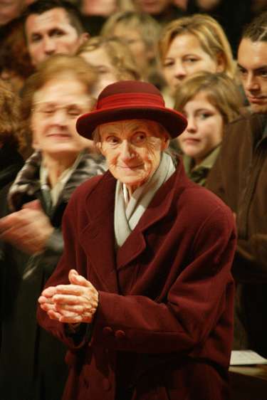 Franz Jägerstätter, Seligsprechung Franziska Jägerstätter im Kreise ihrer Angehörigen.