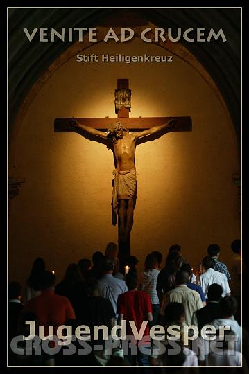 2008.07.04_20.42.22_03.jpg - Prozession durch Stiftskirche und Kreuzgang
