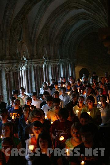 2008.07.04_20.44.03.JPG - Prozession durch Stiftskirche und Kreuzgang