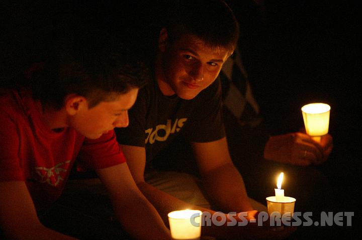 2008.07.04_20.50.11.JPG - Prozession durch Stiftskirche und Kreuzgang