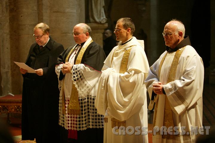 2008.11.15_19.47.56.JPG - Die Mitglieder des Senates des Seligsprechungsverfahrens.