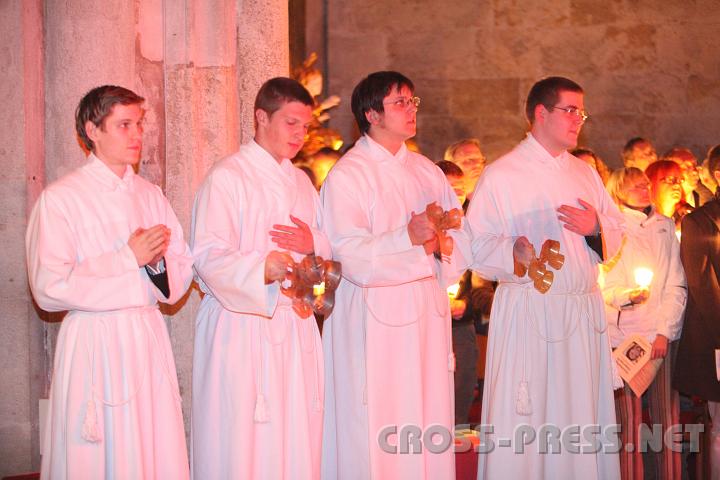 2009.04.11_22.18.47.jpg - Zum ersten mal seit Karfreitag leuten die Glocken wieder und das erste k�nstliche Licht wird eingeschaltet.