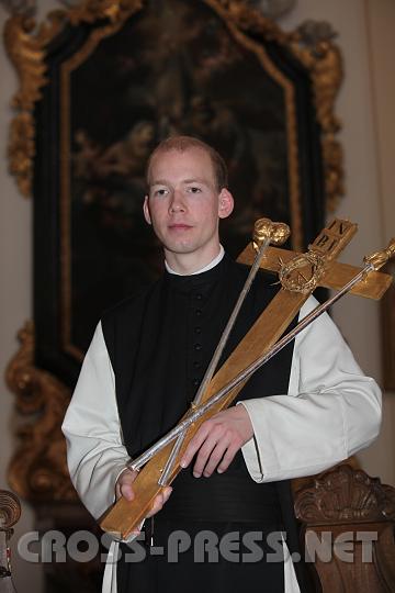 2009.04.06_10.01.11.jpg - Fr.Coelestin mit Marterwerkzeuge